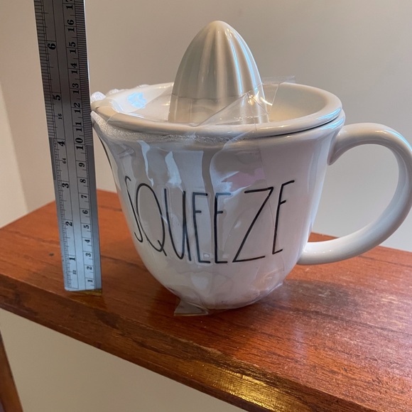 Rae Dunn “Squeeze” Juicer - Picture 6 of 6